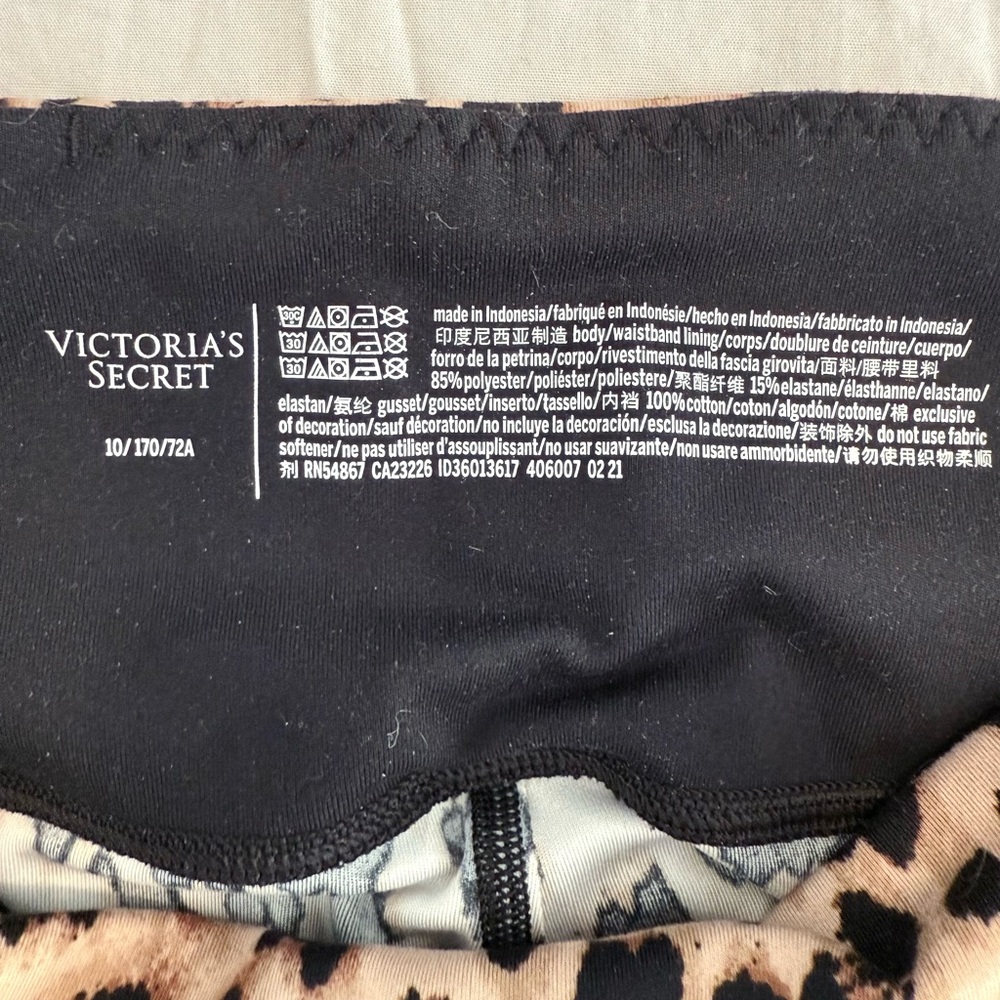 Victoria’s Secret Studio Essentials Leopard Print Sports Bra And Leggings Set View 4